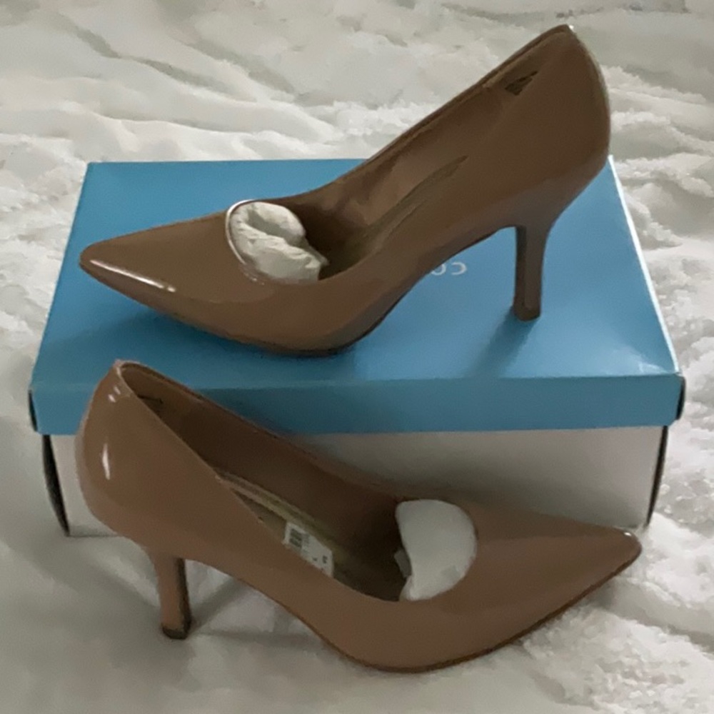 NWT Comfort Plus by Predictions “Janine” Pumps (Nude) - Size 5M